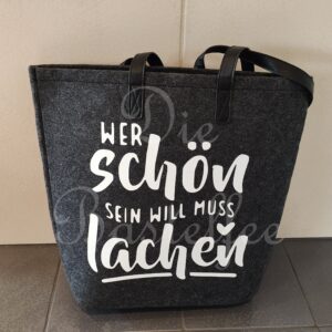 Achtung B-Ware! Filztasche groß ,,Wer schön…“ schief vernäht!