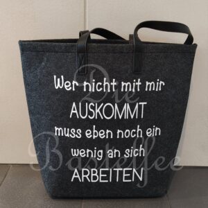 Filztasche groß ,,Wer nicht mit mir auskommt…“ mit Kunstleder Henkel