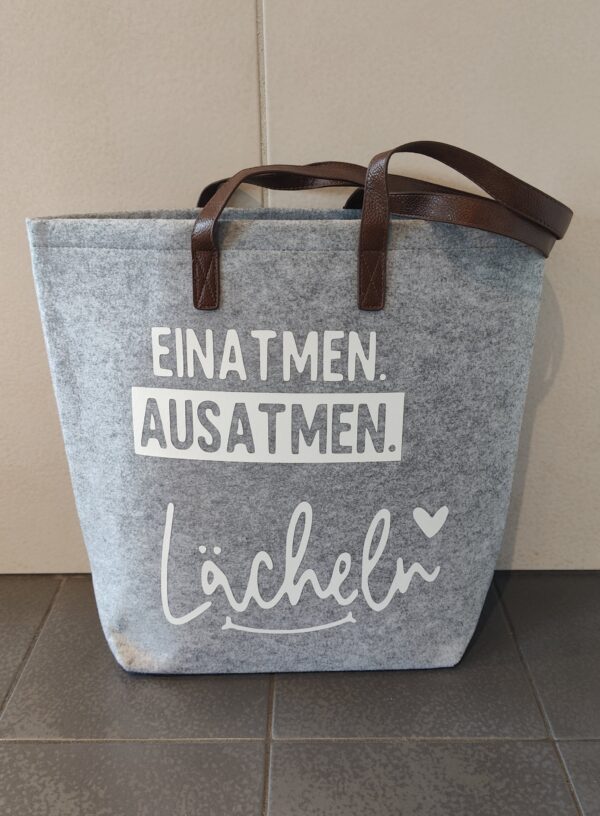 Filztasche groß ,,Einatmen..." mit Kunstleder Henkel