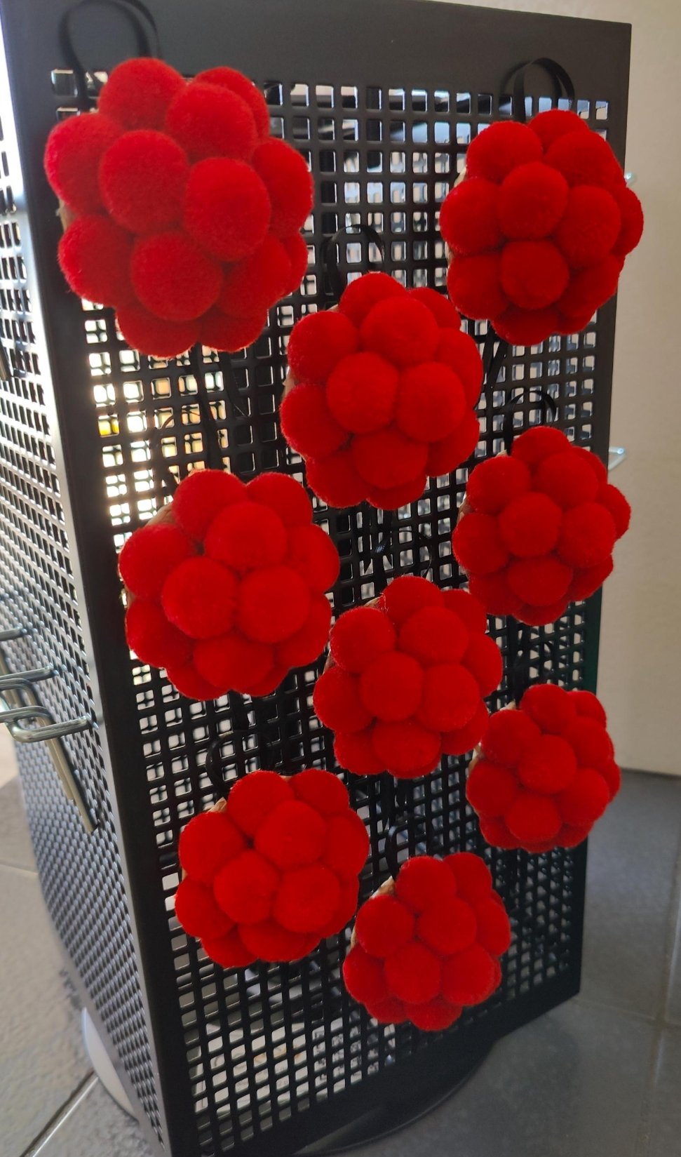 Mini Bollenhut MAGNET rot (Preis gilt für einen Bollenhut) – Bild 2