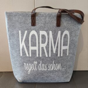 Achtung B-Ware! Filztasche groß ,,KARMA…“ schief vernäht!