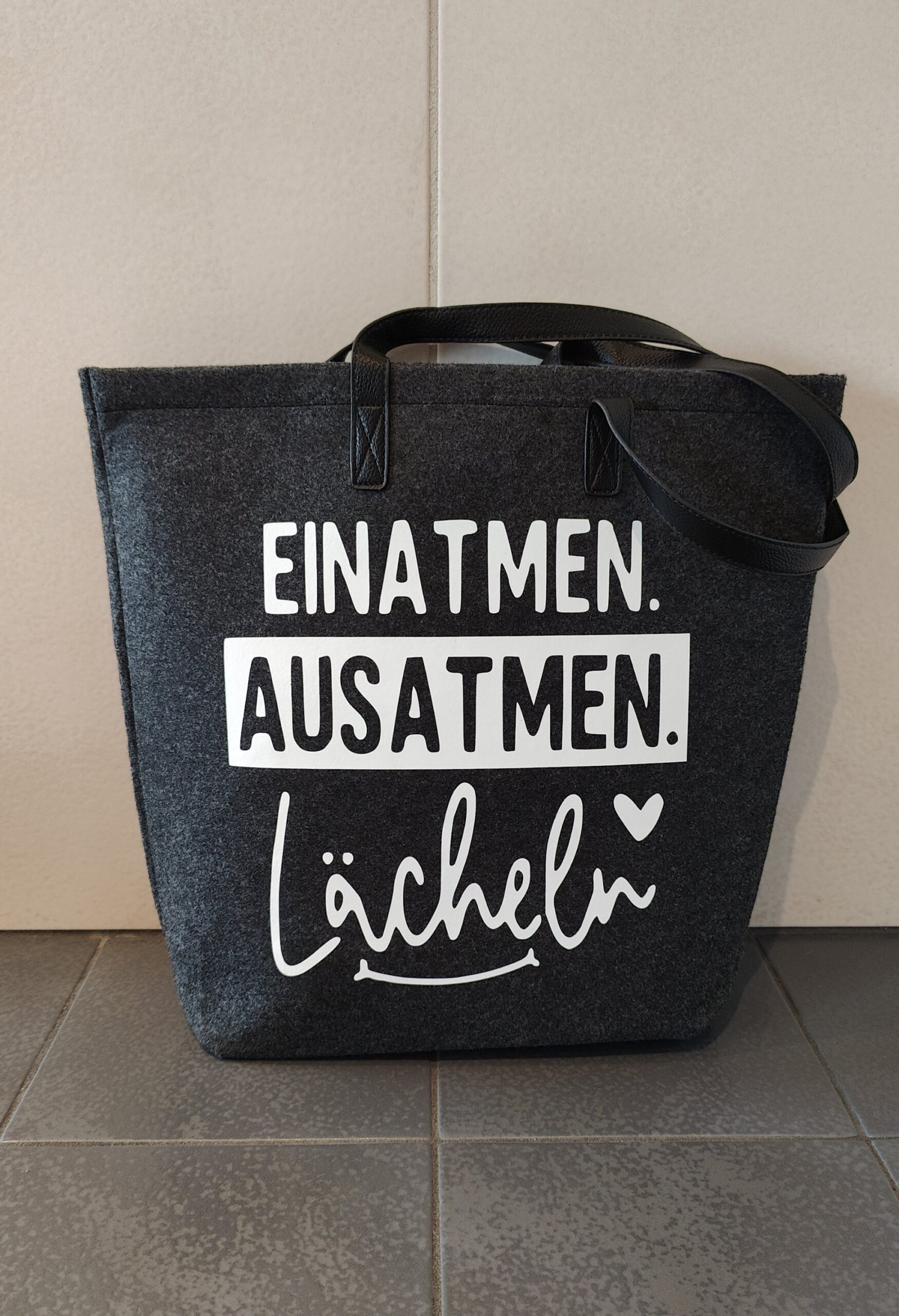 Achtung B-Ware! Filztasche groß ,,Lächeln..." schief vernäht!